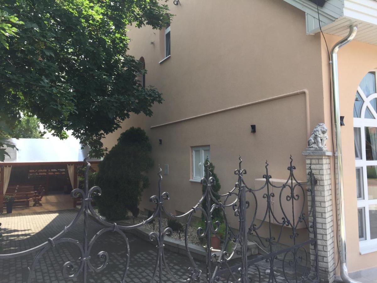 Patavar Panzio Etterem Gyongyospata Exteriör bild