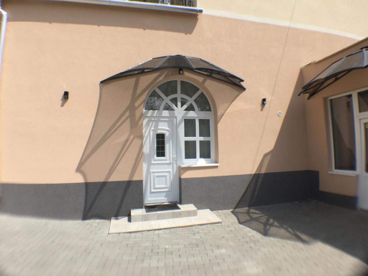 Patavar Panzio Etterem Gyongyospata Exteriör bild